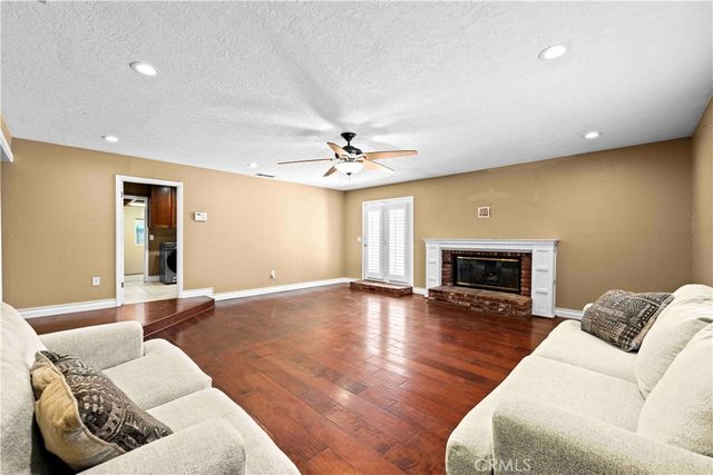 19989 Cronese Lane, Apple Valley, CA 92308
