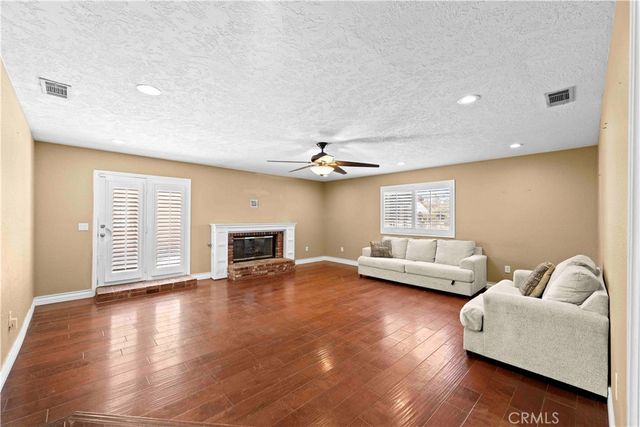 19989 Cronese Lane, Apple Valley, CA 92308