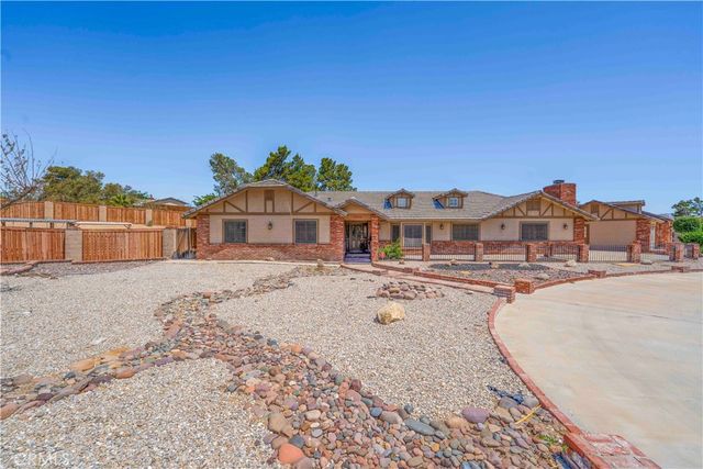 19989 Cronese Lane, Apple Valley, CA 92308