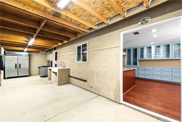 19989 Cronese Lane, Apple Valley, CA 92308