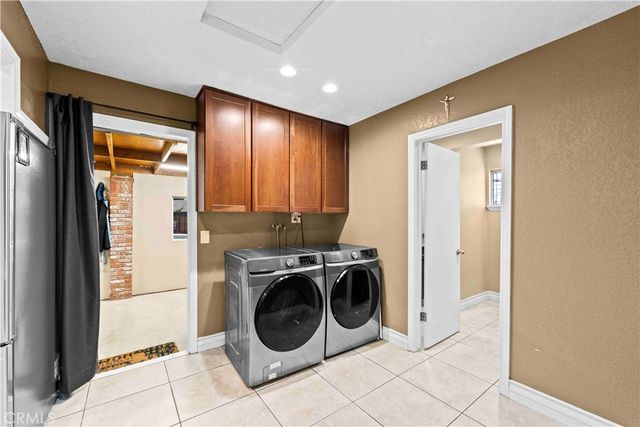 19989 Cronese Lane, Apple Valley, CA 92308