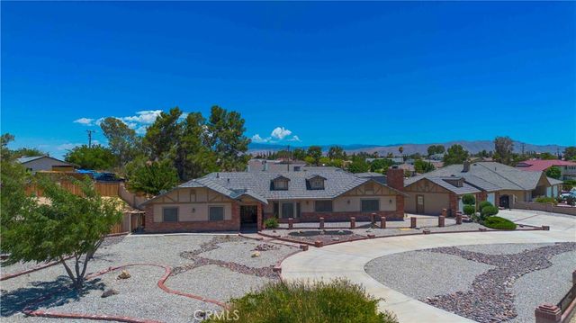 19989 Cronese Lane, Apple Valley, CA 92308