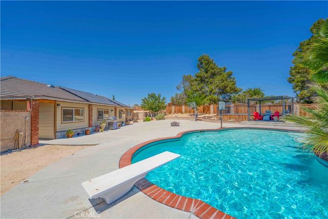 19989 Cronese Lane, Apple Valley, CA 92308