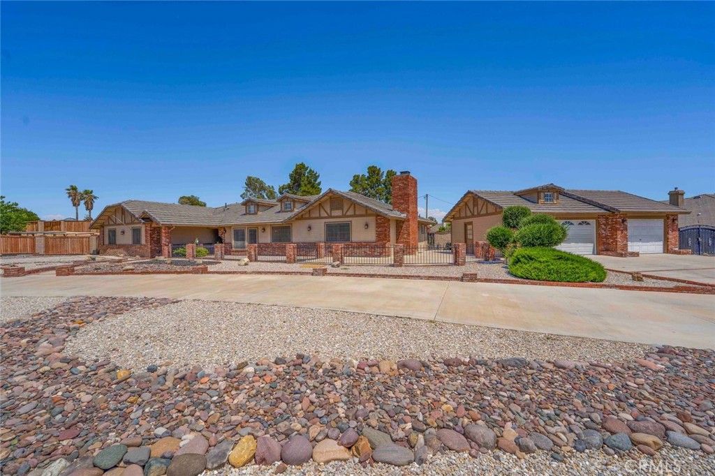 19989 Cronese Lane, Apple Valley, CA 92308