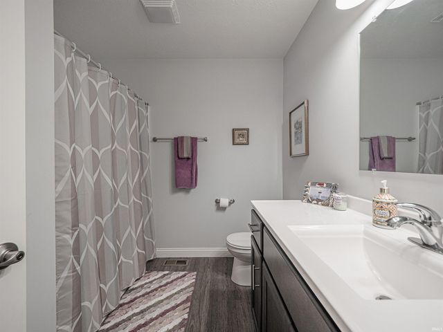 2209 Longway Court, Evansville, IN 47711
