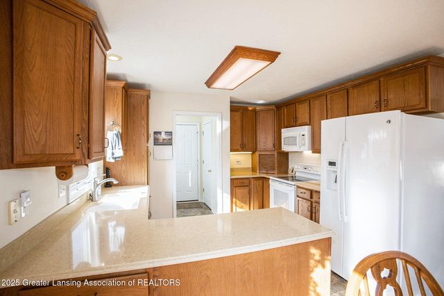 7635 Blue Spruce Lane, Lansing, MI 48917