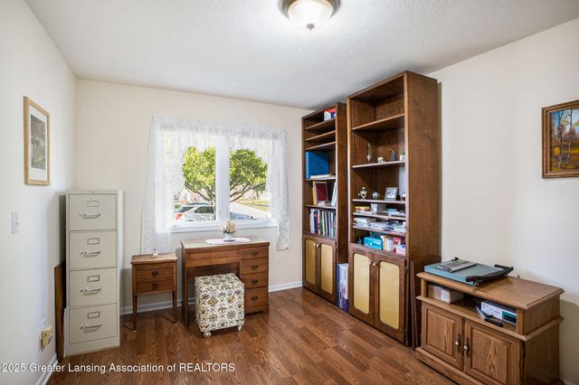 7635 Blue Spruce Lane, Lansing, MI 48917