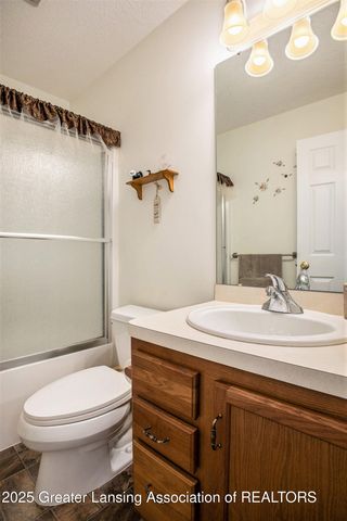 7635 Blue Spruce Lane, Lansing, MI 48917