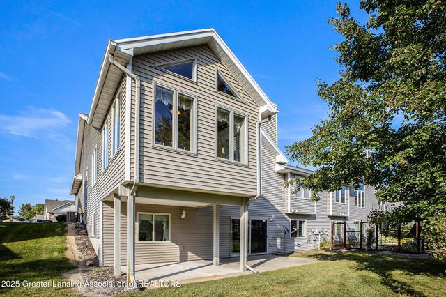 7635 Blue Spruce Lane, Lansing, MI 48917