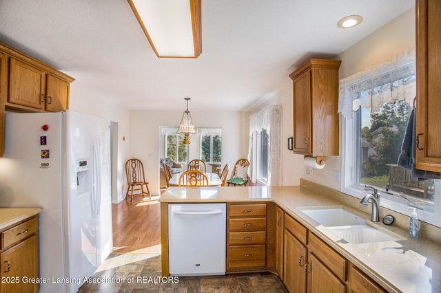 7635 Blue Spruce Lane, Lansing, MI 48917