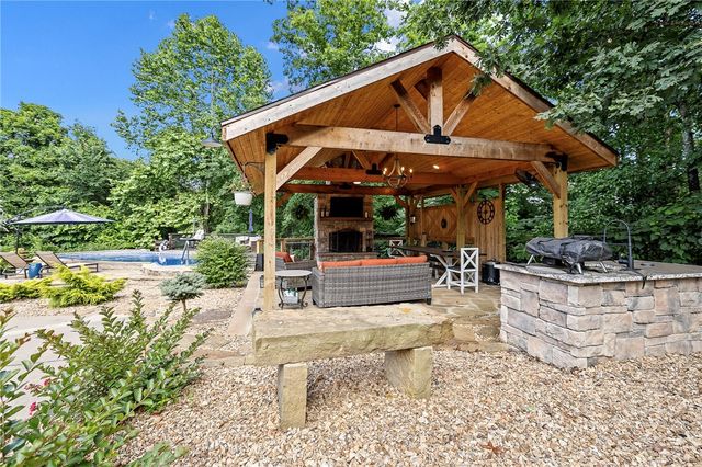 6 Leawood Place, Bella Vista, AR 72715