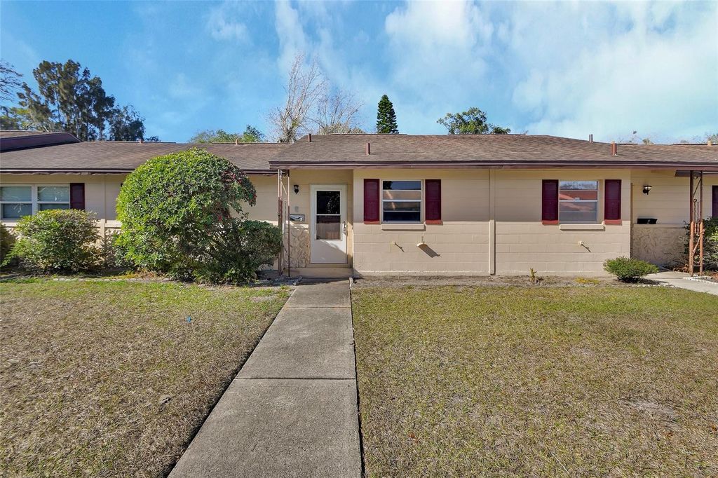 3 VILLA VILLAR COURT 30, Deland, FL 32724