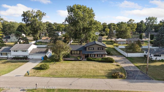 3701 Starlight Lane, Lansing, MI 48911