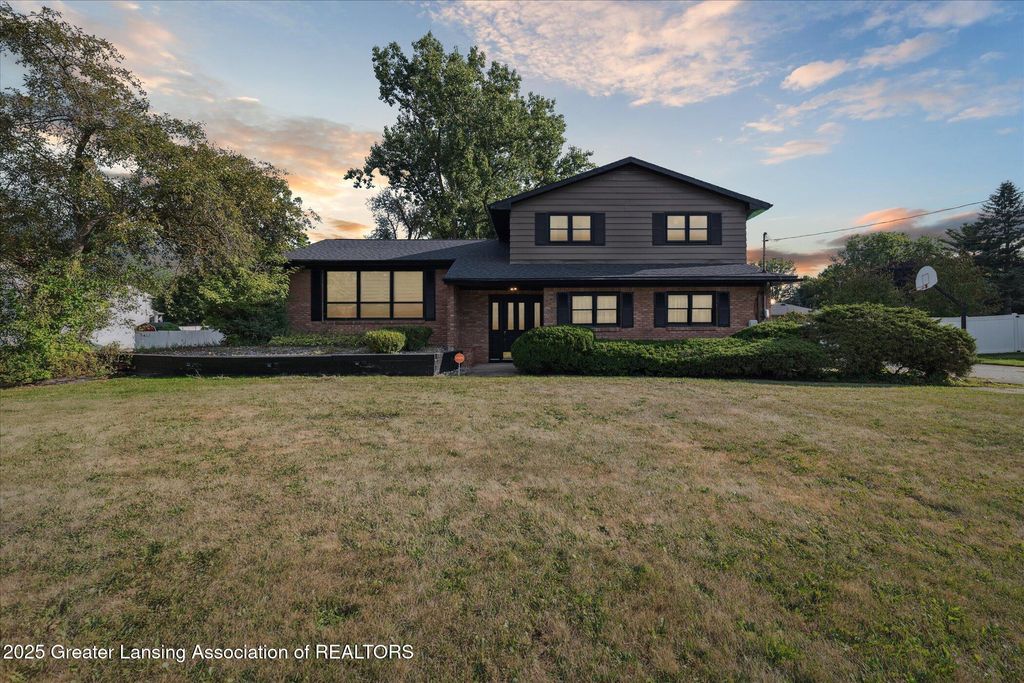 3701 Starlight Lane, Lansing, MI 48911