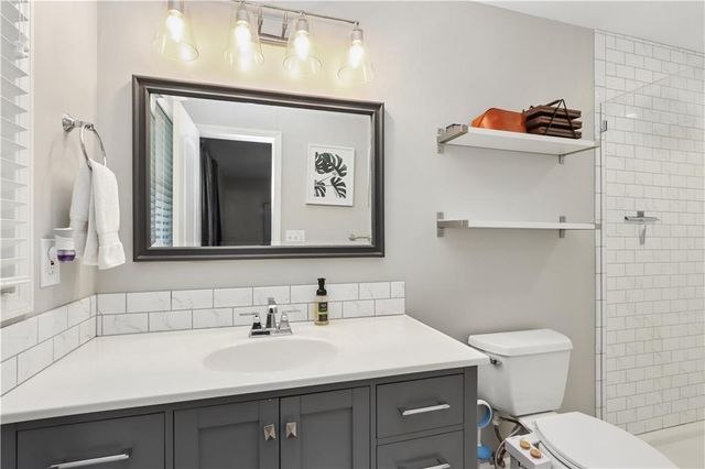 5313 Nieman Road W, Shawnee, KS 66203