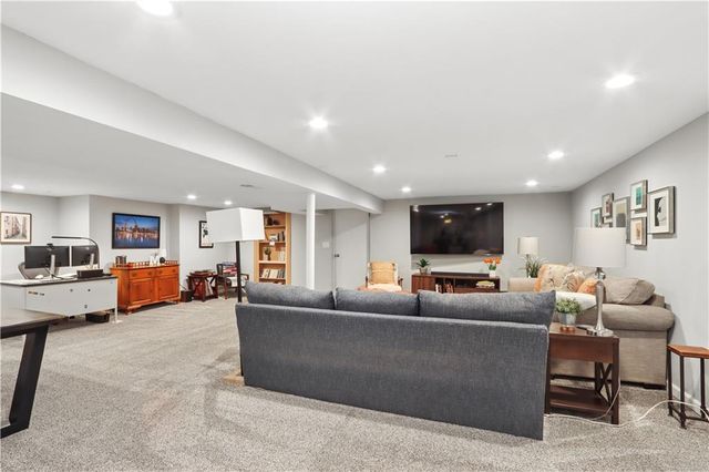 5313 Nieman Road W, Shawnee, KS 66203
