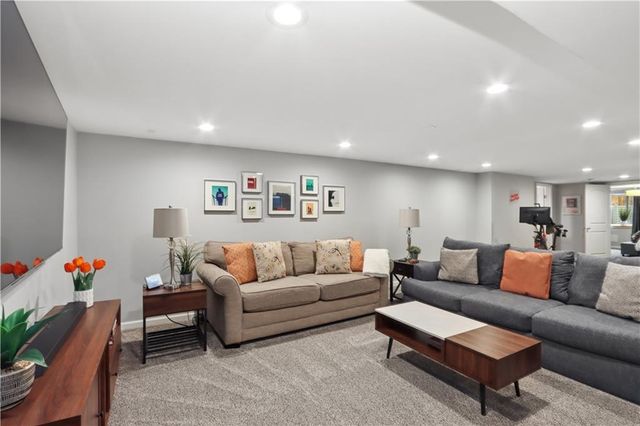 5313 Nieman Road W, Shawnee, KS 66203