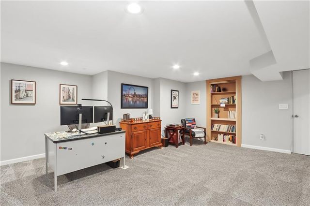 5313 Nieman Road W, Shawnee, KS 66203