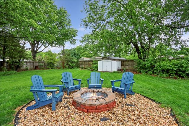 5313 Nieman Road W, Shawnee, KS 66203