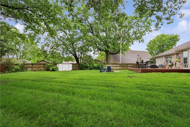 5313 Nieman Road W, Shawnee, KS 66203