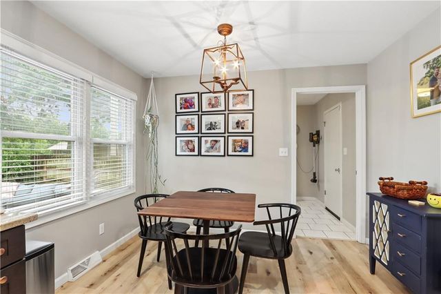 5313 Nieman Road W, Shawnee, KS 66203