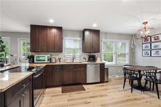 5313 Nieman Road W, Shawnee, KS 66203