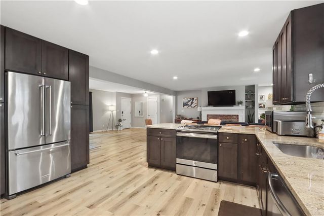 5313 Nieman Road W, Shawnee, KS 66203