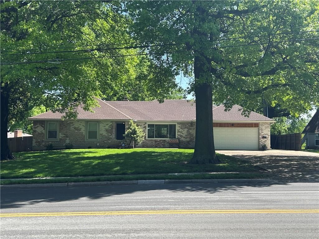 5313 Nieman Road W, Shawnee, KS 66203