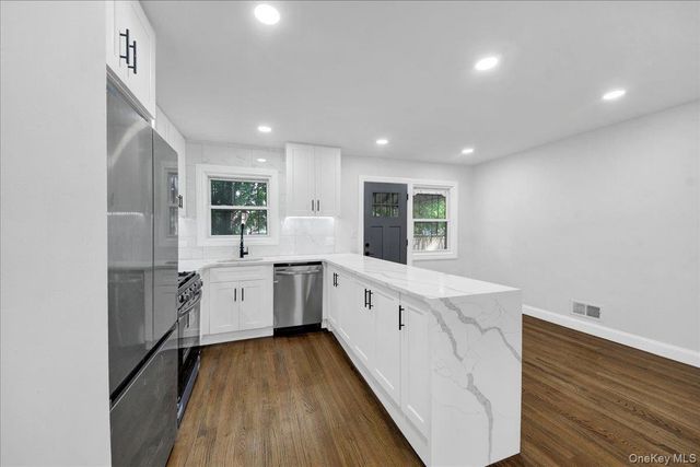 1052 E 227th Street, Bronx, NY 10466