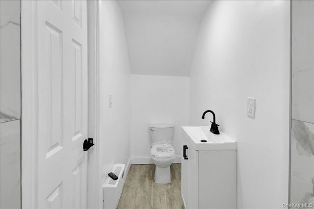1052 E 227th Street, Bronx, NY 10466
