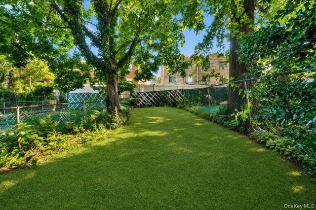 1052 E 227th Street, Bronx, NY 10466