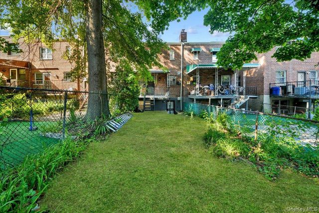1052 E 227th Street, Bronx, NY 10466