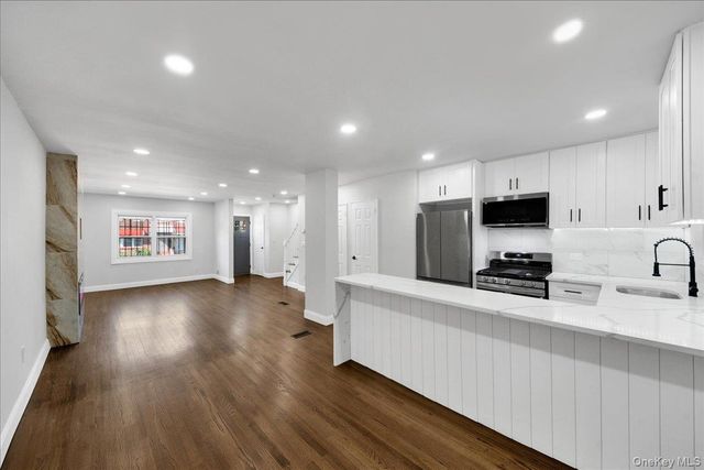 1052 E 227th Street, Bronx, NY 10466