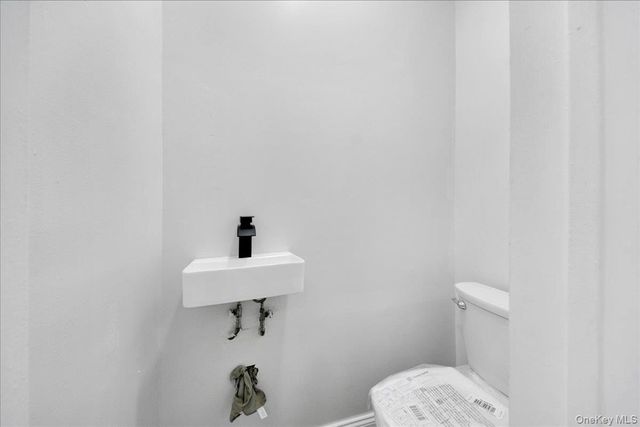 1052 E 227th Street, Bronx, NY 10466