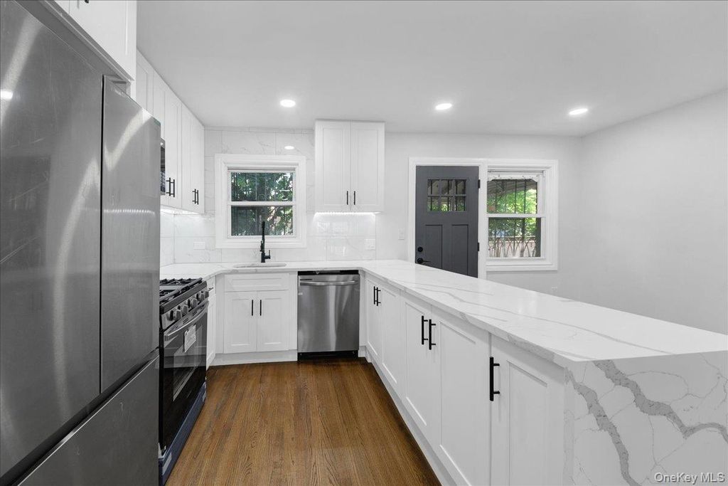1052 E 227th Street, Bronx, NY 10466 — photo 3