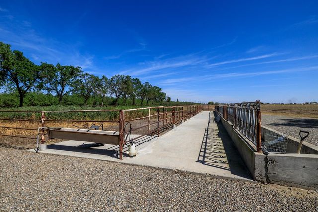 4486 Weir Ave, Livingston, CA 95334