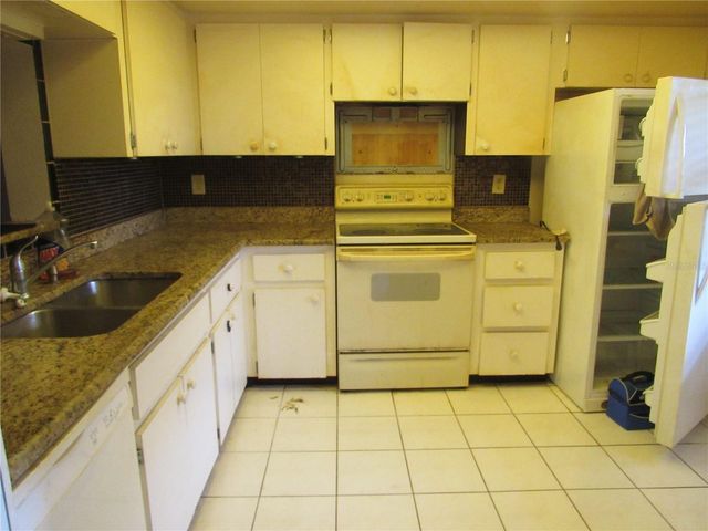 2808 60TH AVENUE W 621, Bradenton, FL 34207