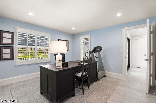 571 Neapolitan LN, Naples, FL 34103
