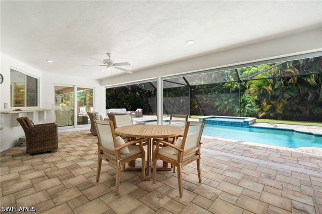 571 Neapolitan LN, Naples, FL 34103