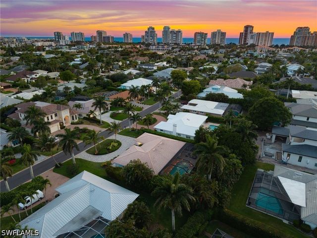 571 Neapolitan LN, Naples, FL 34103