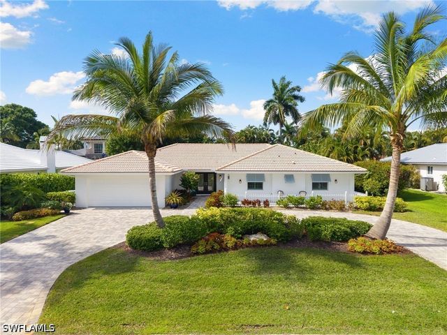 571 Neapolitan LN, Naples, FL 34103