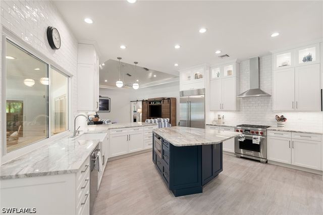 571 Neapolitan LN, Naples, FL 34103