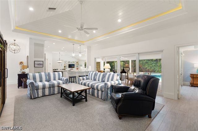 571 Neapolitan LN, Naples, FL 34103