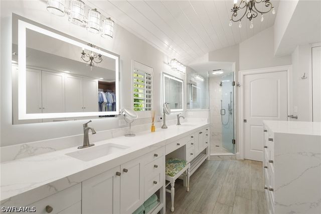 571 Neapolitan LN, Naples, FL 34103