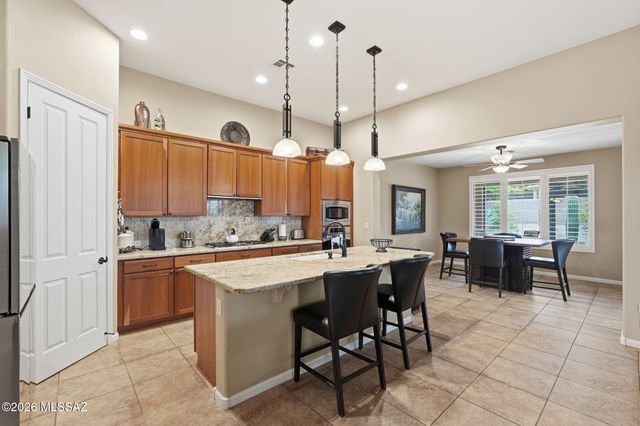 2568 E Arica Way, Green Valley, AZ 85614