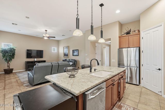 2568 E Arica Way, Green Valley, AZ 85614