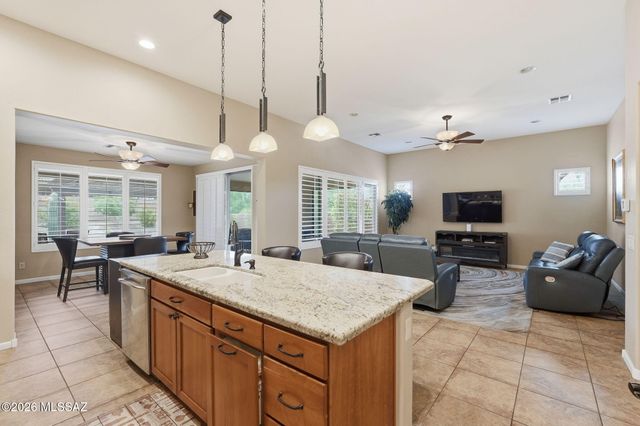 2568 E Arica Way, Green Valley, AZ 85614