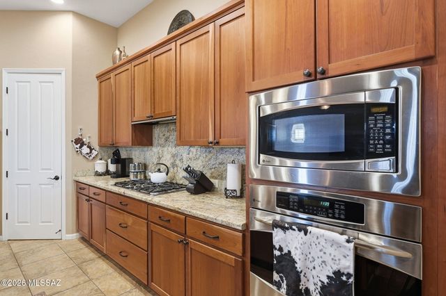 2568 E Arica Way, Green Valley, AZ 85614
