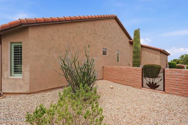 2568 E Arica Way, Green Valley, AZ 85614