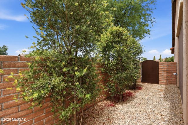 2568 E Arica Way, Green Valley, AZ 85614